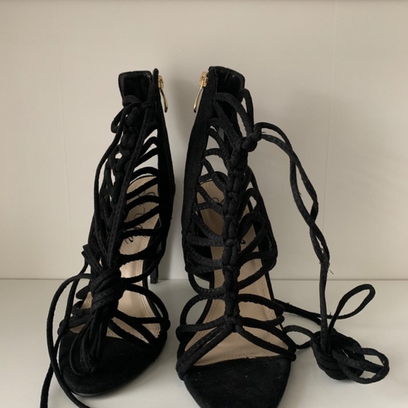 Black strappy high heels - Picture 4 of 4